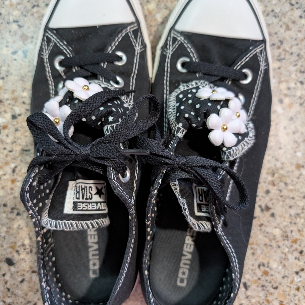 Converse Black and White Sneakers with Classic Low-Top Design